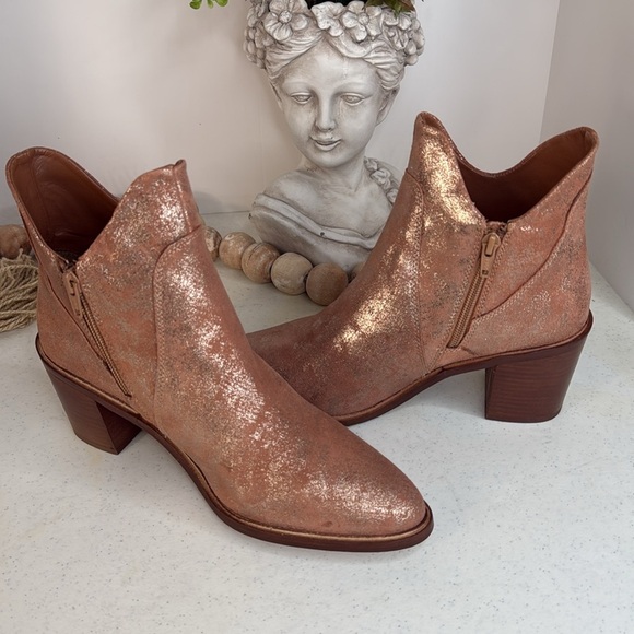 Seychelles Women's Pretty Little Bird Fashion Boots Sz 9 Rose Gold - Picture 9 of 13